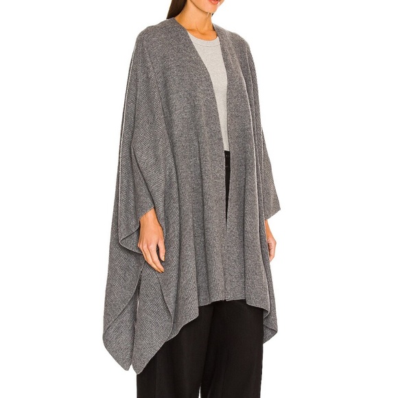 Weekend Stories Poncho - Picture 2 of 8